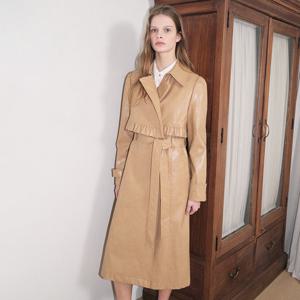 [SATIN] 레더 프릴 벨티드 트렌치코트 S261B731