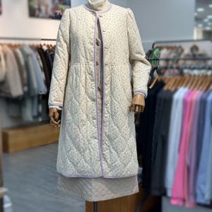 [써스데이아일랜드]플라워 퀼팅 원피스형코트 t248mct236