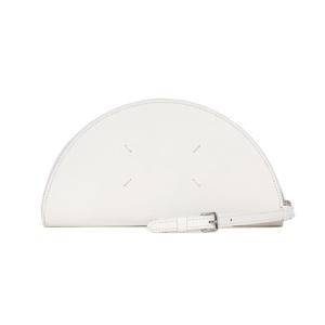 메종마르지엘라 스티치 하프문 화이트 공용 스트랩 파우치 SA2VL0018 P6799 T1038