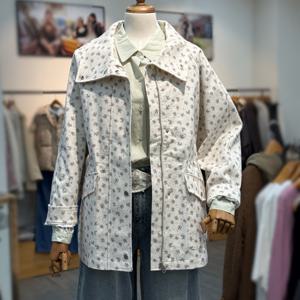 [써스데이아일랜드]하이넥 플라워 점퍼 t252mjp137