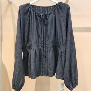 라티움 HC34 부드러운소재 앞.뒤 풍성한주름 허리띠지 무지 블라우스 T2533bl23