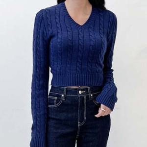 브이넥 꽈배기세미크롭니트 티셔츠 DJJ5067