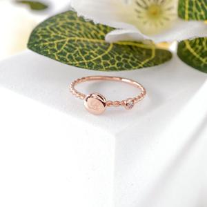 오팔하우스 14k 이니셜 서클 꽈배기 밴드 반지 OPJJR11205