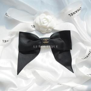 샤넬 CC 로고 리본 실크 헤어핀 블랙 AA9854