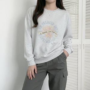 [올리비에스클로젯] 플라워 레터링 프린트 루즈 맨투맨_O2602TS018A