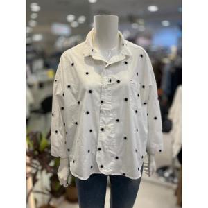 화이트호스 세이브존01 꽃잎자수면블라우스 W243204