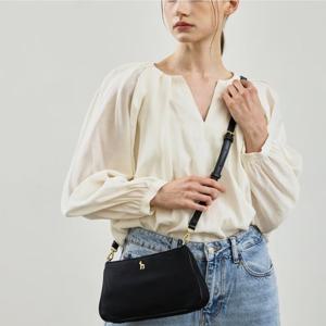 [헤지스ACC] 블랙 단색 나일론 미니숄더백 HIWA4F450BK