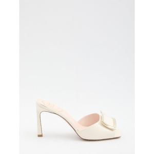 로저비비에 오프화이트 페이턴트 가죽 뮬 RVW60337750D1P C019