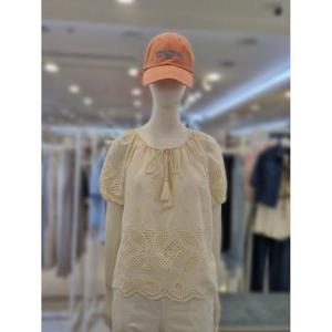 부루앤쥬디 세이브존03 벌룬 태슬 펀칭 블라우스 SAVBBKBQGBL108B