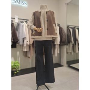 쉬즈미스 (SWUVTP42010) 무스탕 퍼 트리밍 버튼 베스트