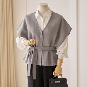 [커스텀에이블] 브이넥 스트랩 니트 베스트_T2602KV006A