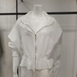 아니베에프 세이브존01 후드짚업 밑단프릴점퍼 A44WJP510