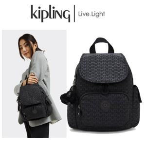 [키플링]키플링 데일리 미니백팩 시티팩미니 시그니처 엠보 KOCBA03 SIEB