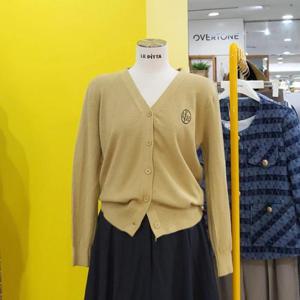 르피타 DP01 로고자수 베이직 V넥 가디건 L243BKT952