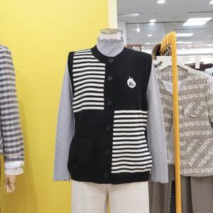 르피타 DP01 냥냥 단가라 단추 니트 조끼 L244UVTA51