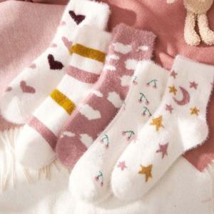 러블리 폭신폭신 여성 따뜻한 밍크 수면 양말