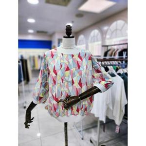 스테파니 세이브존08 크리스탈 플리츠 배색 셔츠 A25SH5221