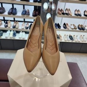 [엘칸토]엘칸토 HC10 여성소가죽베이지펌프스7cm LCWD25U51435 (