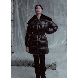 [게스]여성 와이드 퍼 중힙 글램 다운(YP4W5874)