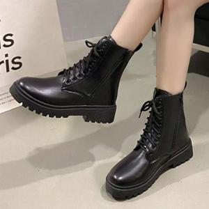 블랙미들 레이스업 워커부츠 여성 데일리스트릿룩