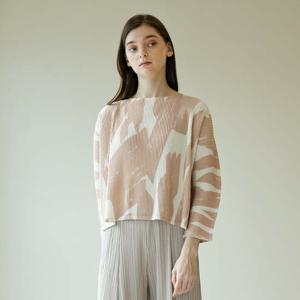 [요이츠] 컬러 프린팅 라운드 돌먼 플리츠 블라우스 베이지_YK03WRPBL01