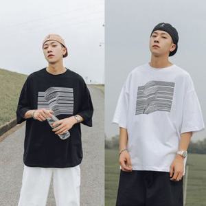 스타일리쉬한 남자 20대 학생 교복 코디 박스핏 여름 반팔 티셔츠