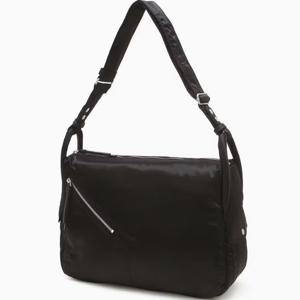 [헤지스ACC] 블랙 단색 나일론 크로스백 HJBA5F900BK