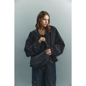 [메트로시티]하프문 크로스백 미디움 M243MO5102Z