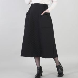 애비뉴투지 엄마옷 다이아 퀼팅 누빔 지퍼 밴딩 옆트임 겨울 치마 S11554