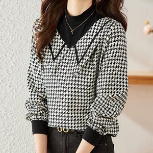 [패션시그널] 유니크네크라인 제비체크 블라우스 4017D7