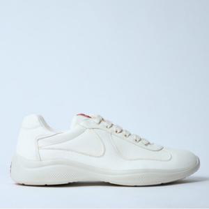 26 SS 프라다 로고 패치 토그 레더 로우탑 스니커즈 4E3400 013 F0304