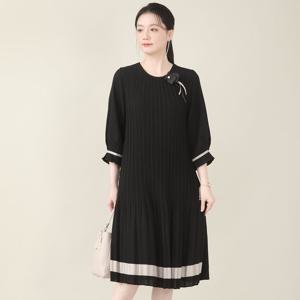 애비뉴투지 엄마옷 앞 플리츠 배색 브로치 봄 가을 칠부 롱 원피스 K10517