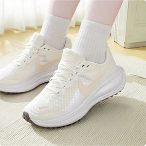 나이키 레볼루션 8 데일리 러닝 운동화 (여성) HJ8485-105