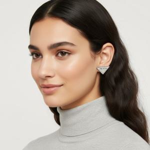 프라다 크리스탈 로고 트라이앵글 귀걸이 1JO768 2DZ5 F0T7O