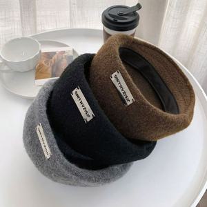 메탈 라벨 포인트 베레모 스타일리쉬 작은얼굴 효과