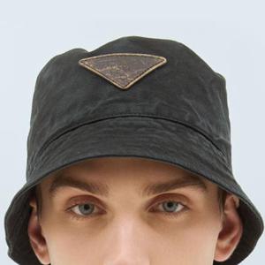 26 SS 프라다 디스트레스트 로고 패치 코튼 워싱 버킷햇 블랙 2HC137 157N F0002