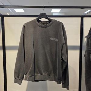 엠할리데이 HC21 피그먼트 인물 맨투맨 MQ1TU049