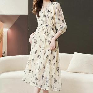 [패션시그널] 브이랩 링클패턴 플라워 포켓 원피스 EDA2E5