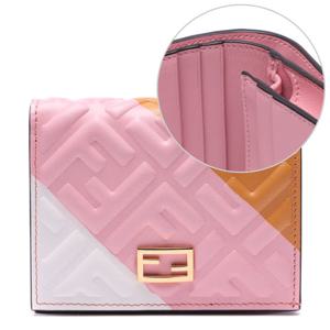 [펜디] 22SS 여성 FF 로고 엠보싱 바게트 반지갑 (8M0420_AK2K_F0W52_22S)