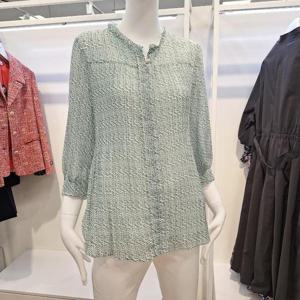 올리비아하슬러 HC04 은은한 패턴의 프린트가 포인트인 블라우스 OHDFBL202