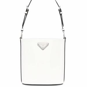 26 SS 프라다 화이트 트라이앵글 로고 엠블리시드 버클 버킷백 1BE059ZO6F0G3Z