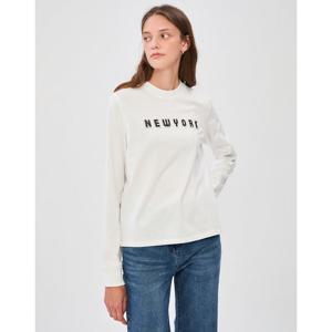 질스튜어트 뉴욕 여성 24FW화이트 부클 레터링 로고 자수 긴팔 티셔츠 JSTS4D900OW