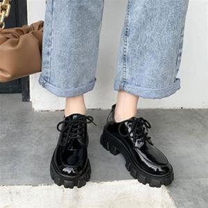 에나멜디자인로퍼 트렌디 여성 키높이 단화 볼드 스타일 정장룩 로퍼