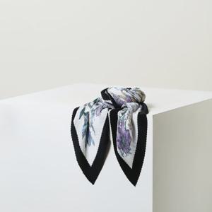 [닥스핸드백] 바이올렛 플라워 플리츠 스카프DCSC6E664V2