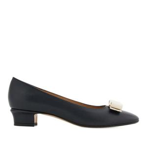 페라가모 리본 디테일 가죽 슬립온 펌프스 01L410 790843001