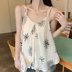 [패션시그널] 매듭나시 자수패턴 블라우스 3A1E26