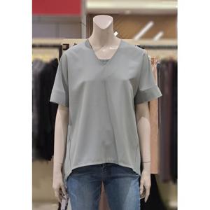 [트리아나]MARIO소고 브이넥뒷판플리츠 블라우스AH2BA12