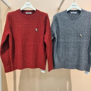 Destijl HC34 부드럽고 신축성좋은 세로꽈배기 은행브로치 니트스웨터 D2533sw08