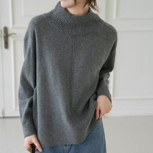 엄마옷 마담4060 모던베이직 소울하이넥오버핏니트 데일리 여성 -ZKN2511029-