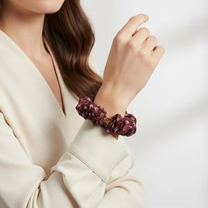 CELINE 25FW MINI TRIOMPHE SCRUNCHY IN SILK AND GOLD FINISH BRAS (461DK2SIB 28AI) (실크 &AMP  골드 피니시 브라스 미니 트리옹프 스크런치)